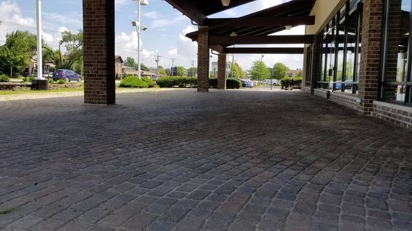 Auto Dealer / Service Facility: 6420 Joliet Rd, Countryside, IL 60525